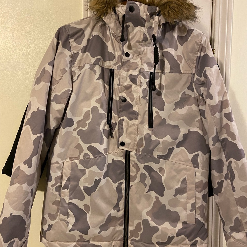 Teen parka type jacket. My daughter wore this at 15 ish.